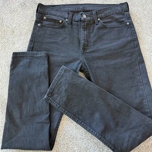 Men’s Levi’s 510 jeans. Black, size 32x32, great condition, no wear or stress.